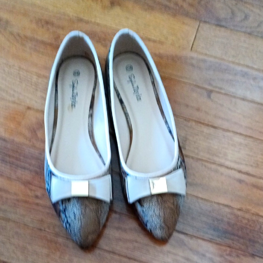 Stylish Brown & Cream Flats by Spring Step